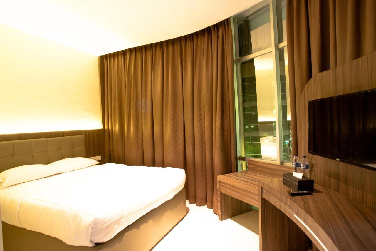 Ak Hotel Nagoya Hill Batam Екстериор снимка
