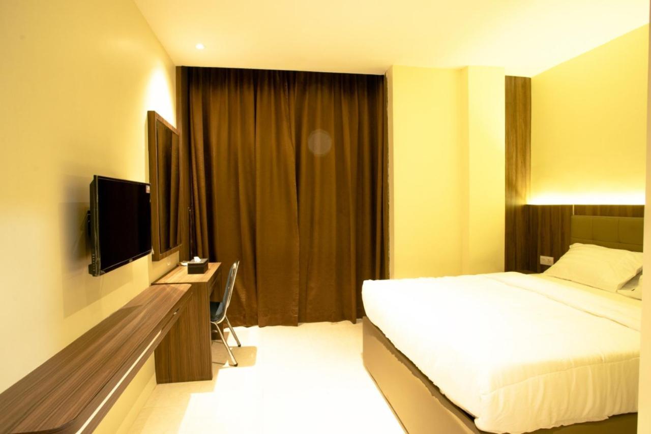 Ak Hotel Nagoya Hill Batam Екстериор снимка