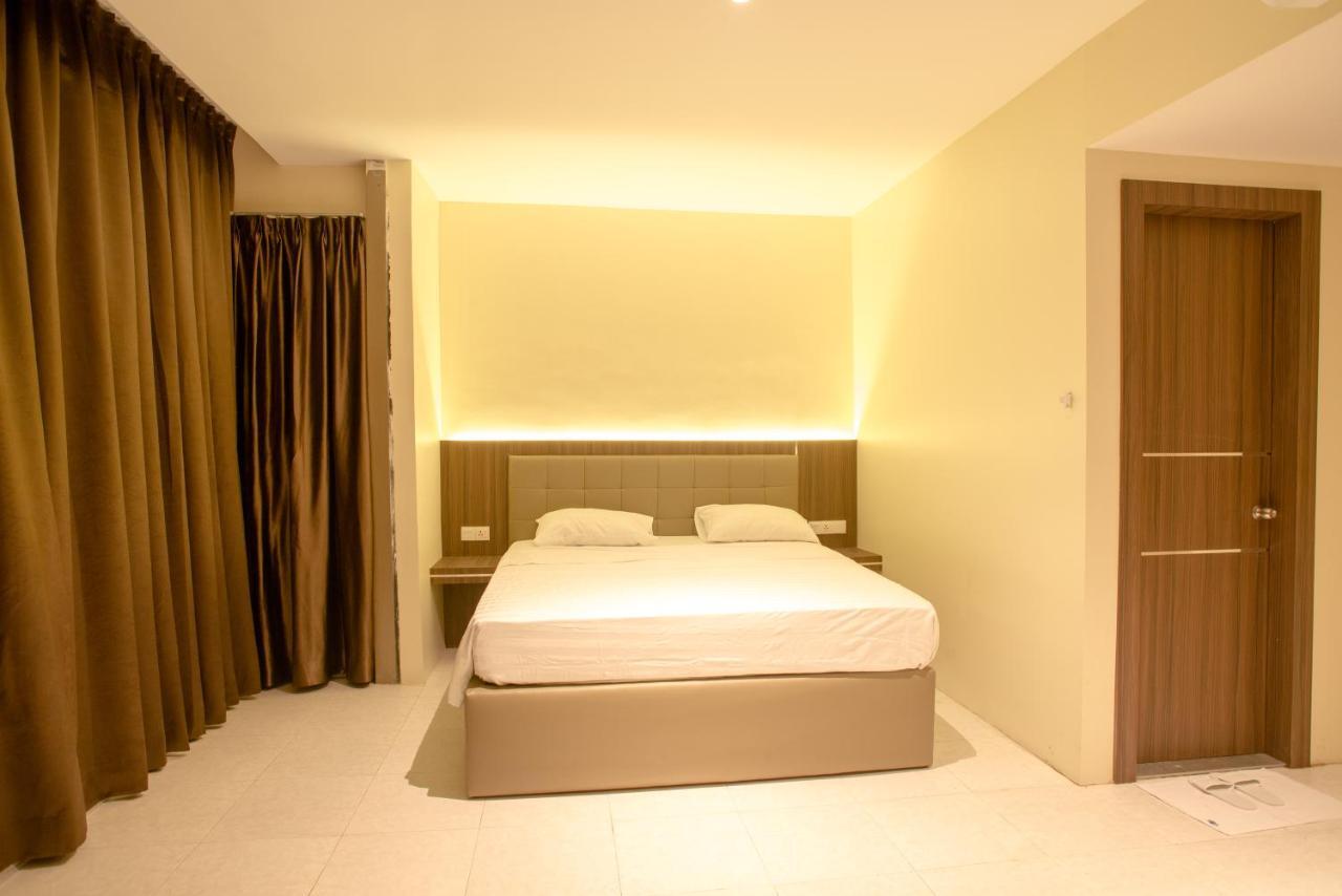 Ak Hotel Nagoya Hill Batam Екстериор снимка