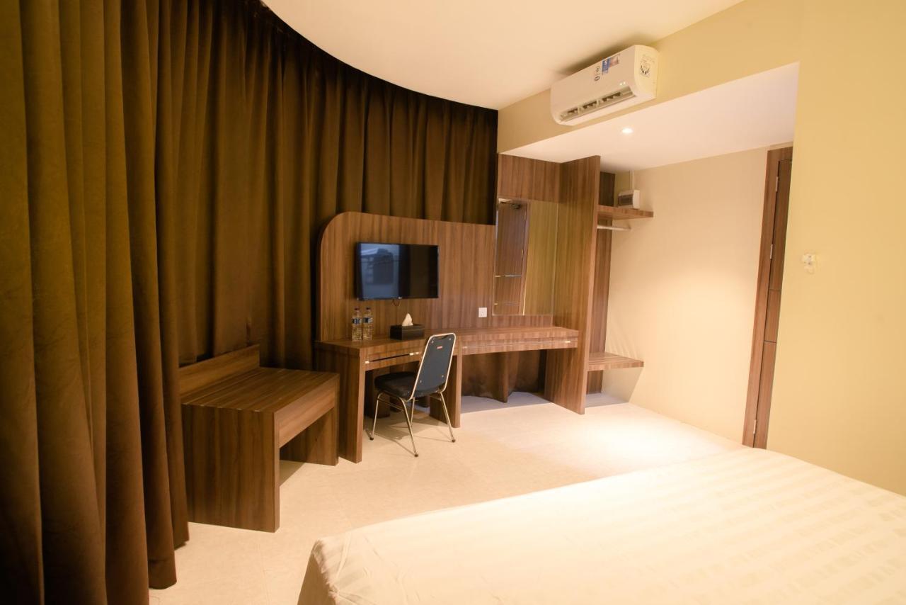 Ak Hotel Nagoya Hill Batam Екстериор снимка