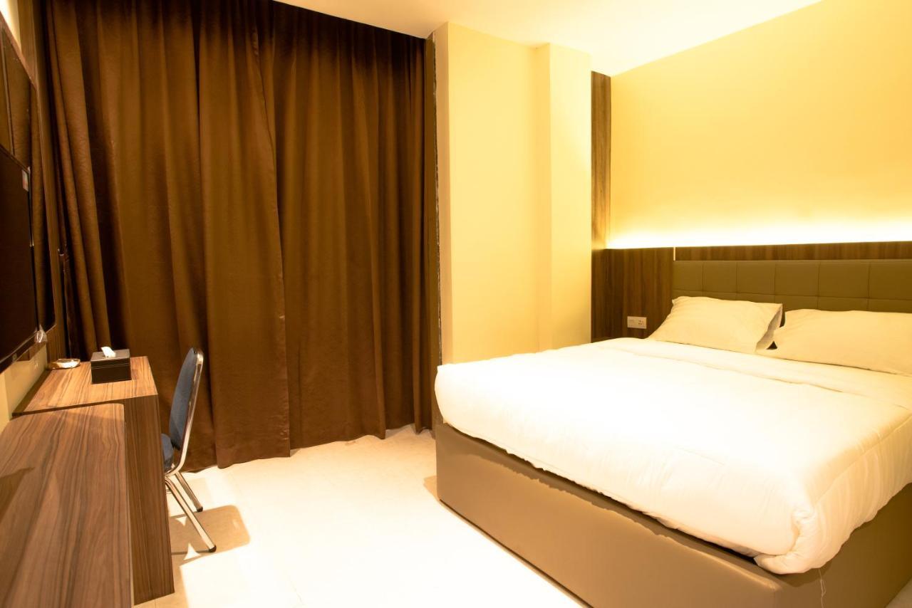 Ak Hotel Nagoya Hill Batam Екстериор снимка